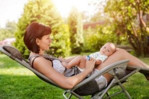Att få barn på sommaren: tips i värmen