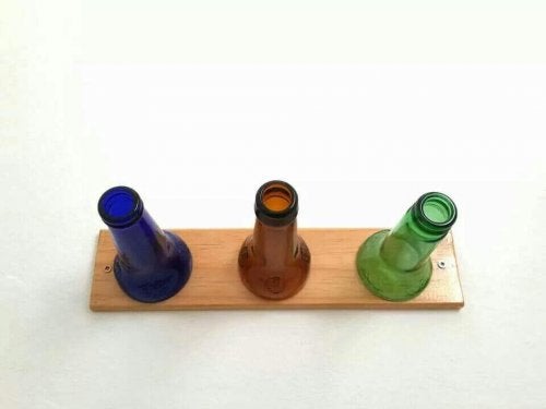 Gor en egen kladhangare med flaskor