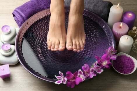 Temperaturbehandling för svidande fötter