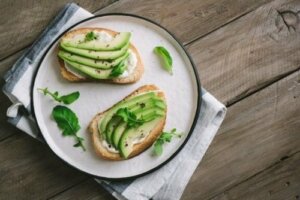 Gör en nyttig vegansk ost med oregano