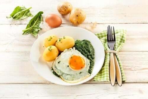 Ägg med potatis