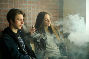 Är elektroniska cigaretter säkra? Vilka är riskerna?