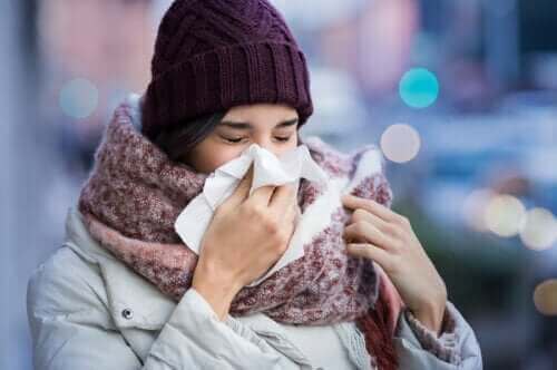 Varför man blir förkyld och vilka symptomen är