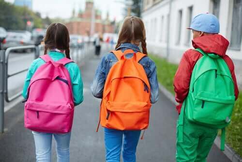 Det finn en koppling mellan skolryggsäckar och ryggsmärta.