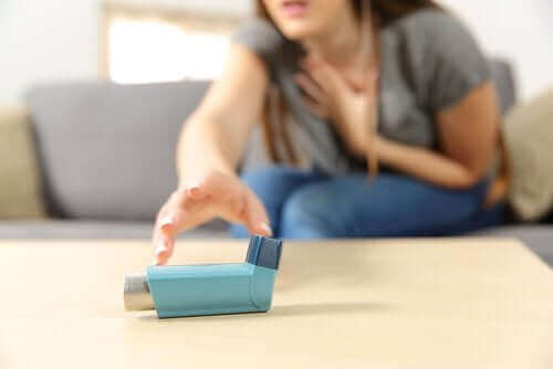 Akut svår astma: Symptom och behandling