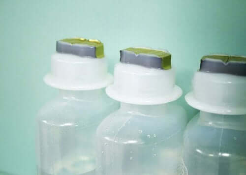 Saltlösningsflaskor