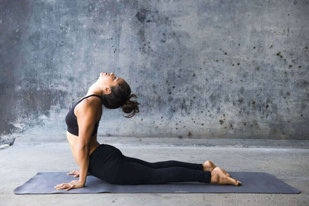 Det finns många yogapositioner som tränar magen