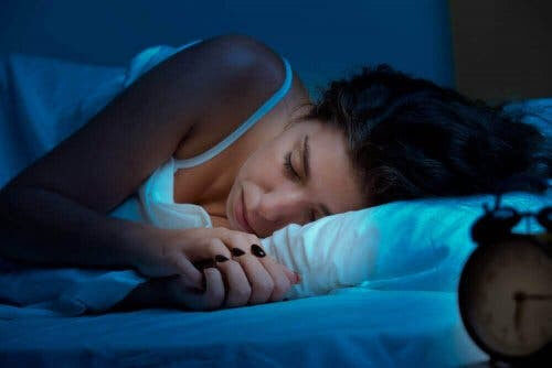 god sömnhygien: person sover