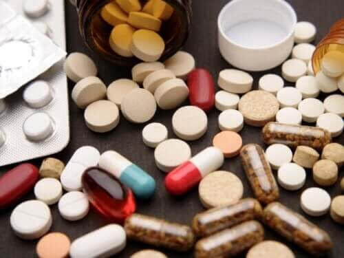 Självmedicinering med massor av läkemedel
