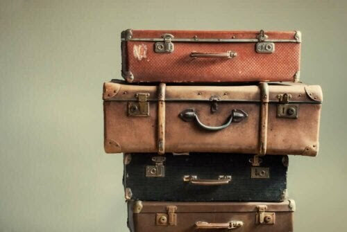 sjukdomar som drabbar resenärer: resväskor på hög