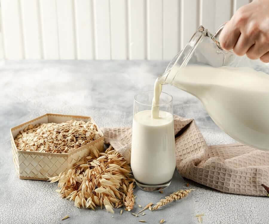 vegetabilisk mjölk av havre