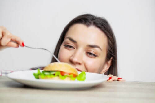 Konsekvenserna av att äta för mycket och hur man undviker det