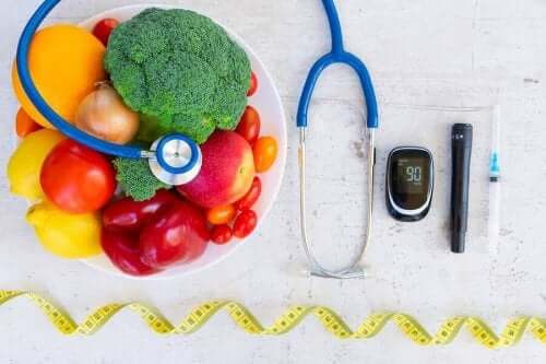 Diabetes och den psykiska hälsan: grönsaker, blodsockermätare och insulinspruta.