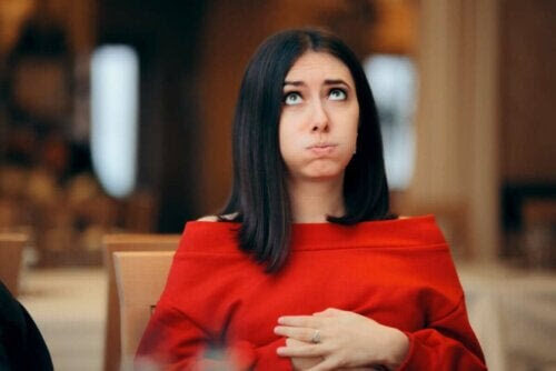 förebygger magsår: kvinna med magproblem