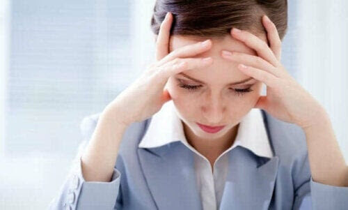 Överdriven oro för din hälsa: stressad kvinna