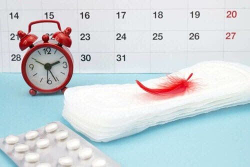 hypotalamisk amenorré: kalender, väckarklocka, tabletter och bindor