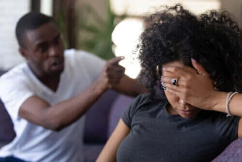 Vad du bör göra om din partner misshandlar dig verbalt