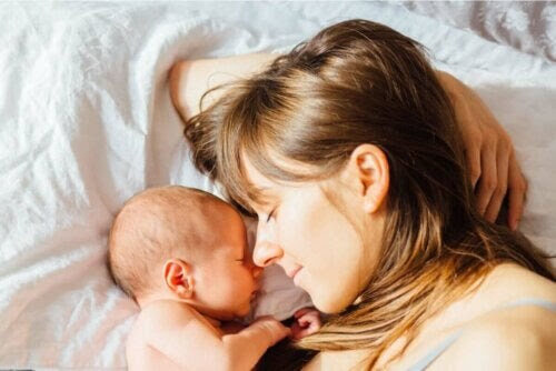 mor och baby hud mot hud