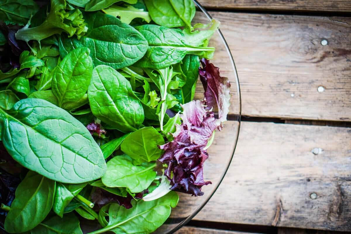 kosttillskott som veganer bör ta: sallad