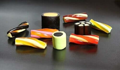 Ett utbud av lakritsgodis.