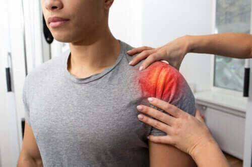 Tendonit i skuldran: symptom, orsaker och behandling