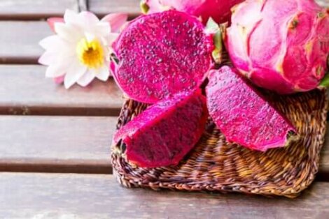 Upptäck egenskaperna hos den exotiska rosa drakfrukten
