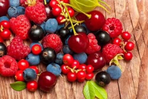 frukt du ska äta under sommaren: röda bär