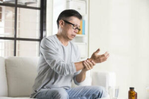 Domningar i händerna: Varför händer detta?