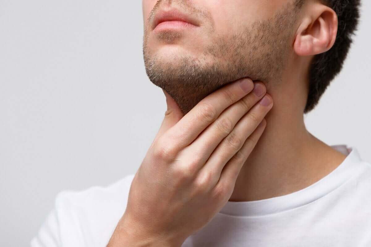 sjukdomarna i stämbanden: man känner sig på halsen