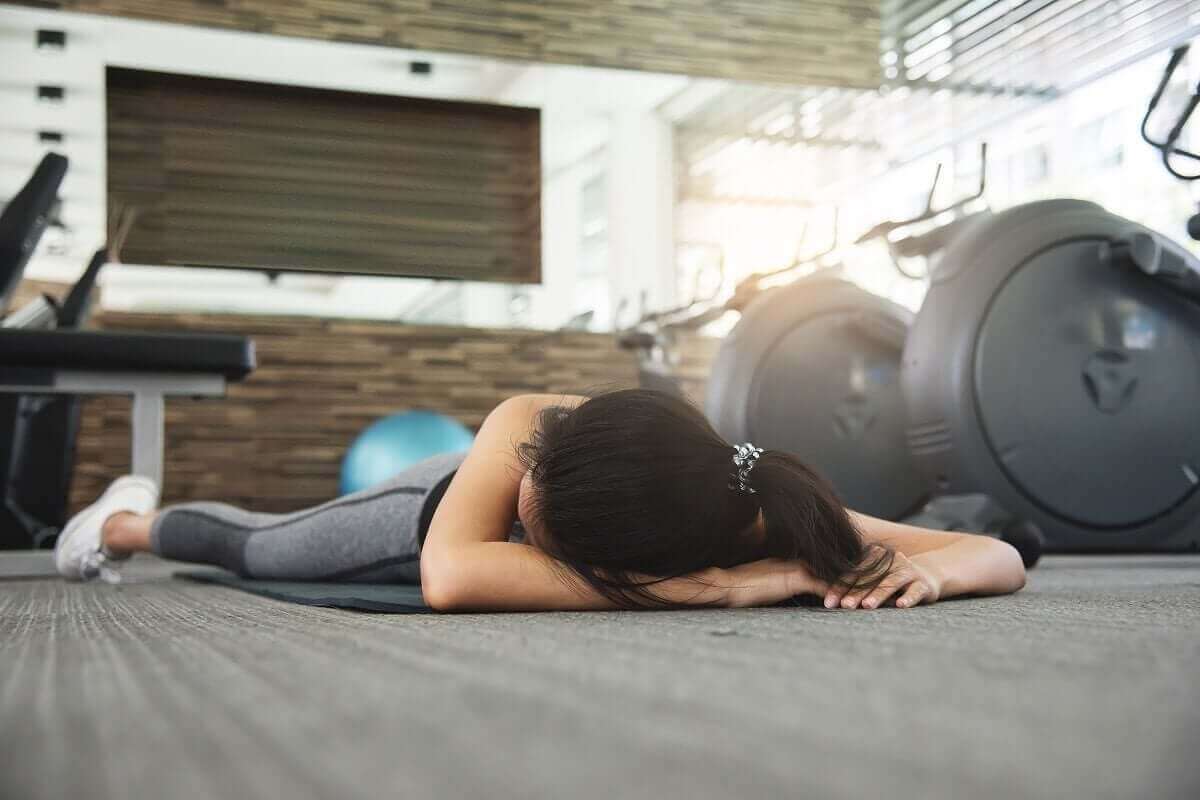 förhindra plötslig död: person på gym har kollapsat