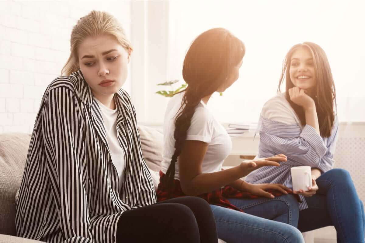 kvinna uppvisar symptomen på alexitymi