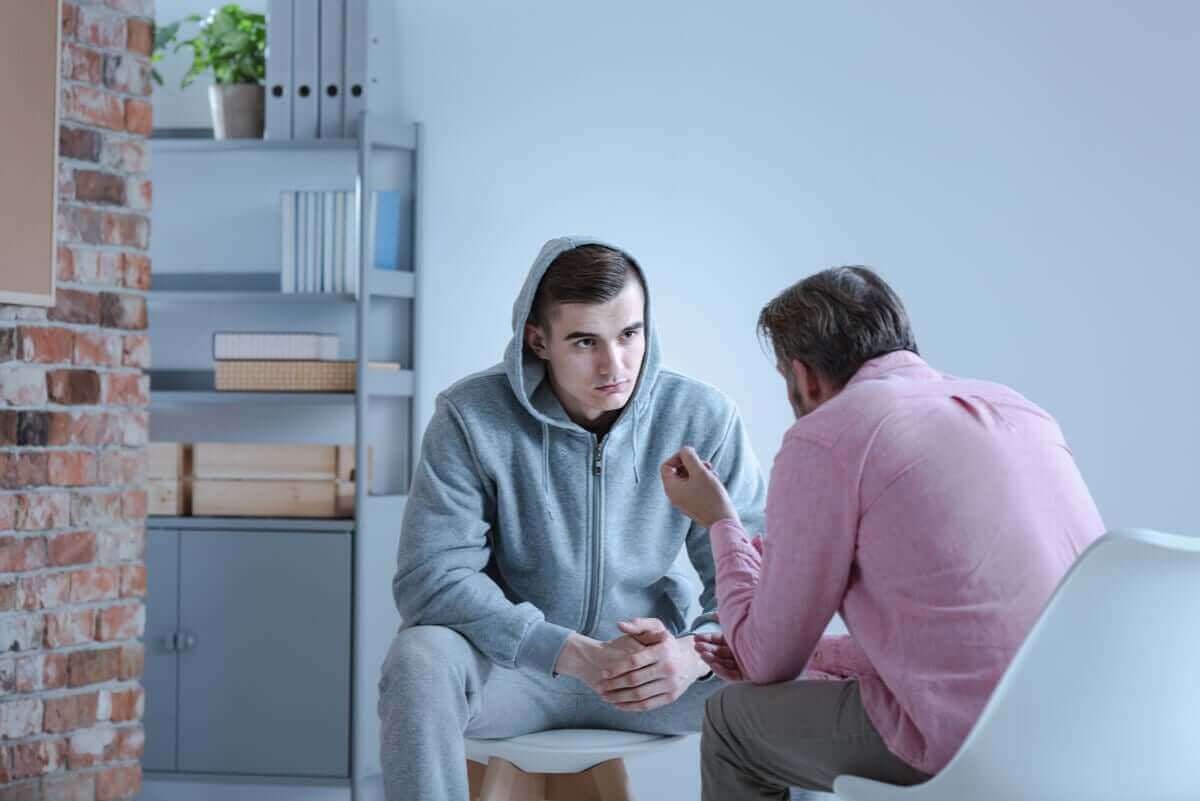 person får terapi mot symptomen på alexitymi