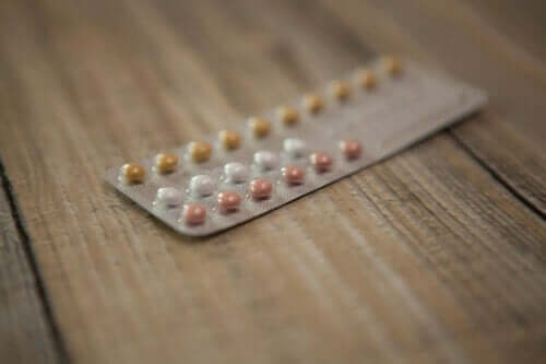 P-piller är ett hormonellt preventivmedel.