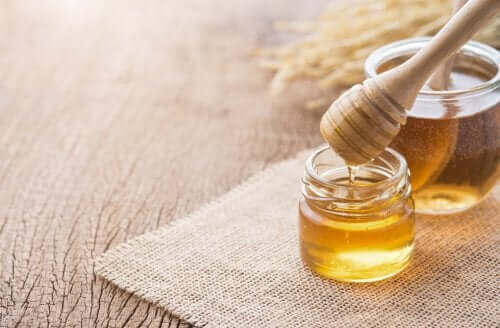 Testa en huskur med honung för problem med luftvägarna