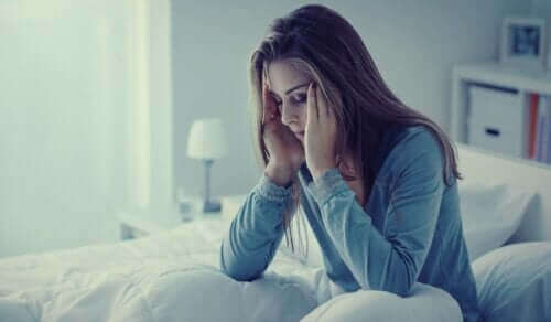 Ångestattacker på natten: Symptom, orsaker och behandling