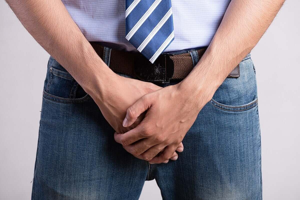 Situationer som förhudsförträngning gynnar uppbyggnaden av smegma och dess resulterande lukt.