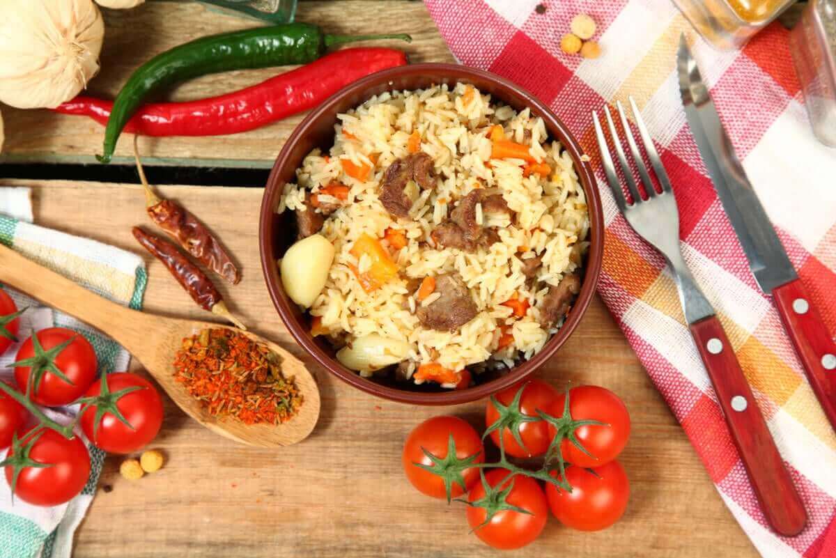 veta om bulgur: skål med maträtt