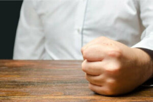 Vad orsakar och hur kan man hantera raseriutbrott?