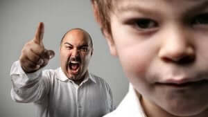 Att skrika åt barnen får konsekvenser.
