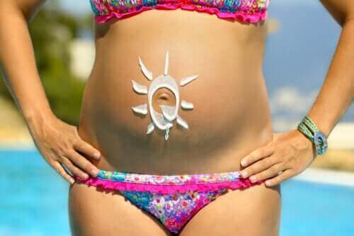 Är det farligt att sola under graviditeten?