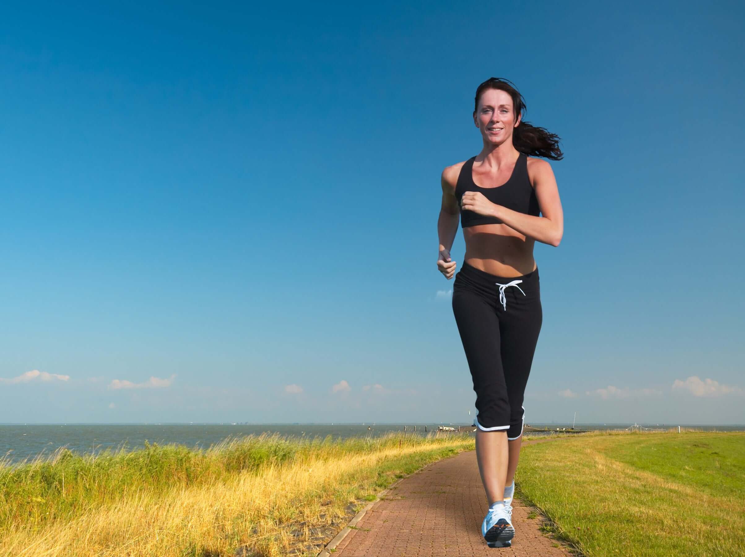 kvinna som är beroende av att springa