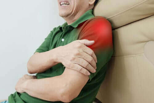 Inflammation i axeln: övningar som kan lindra tendinit