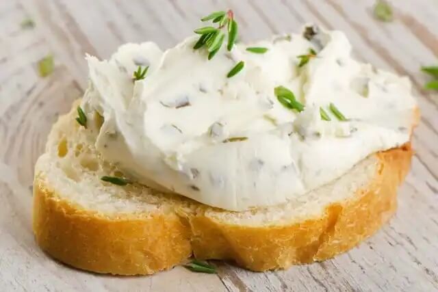 cream cheese på bröd