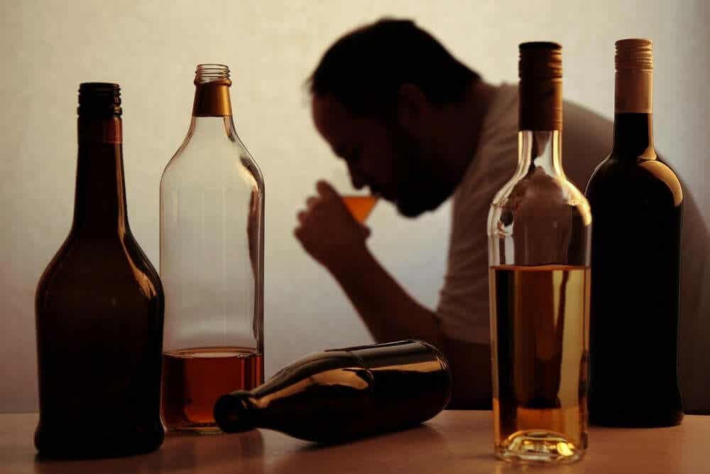 man dricker alkohol