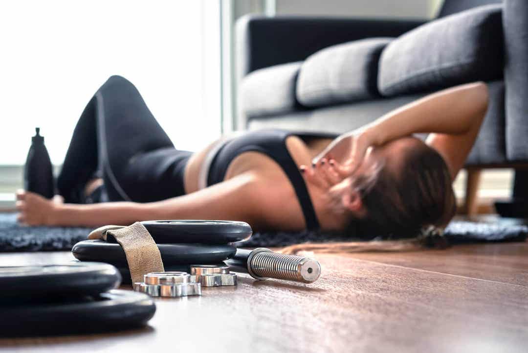 HIIT för nybörjare: utmattad kvinna