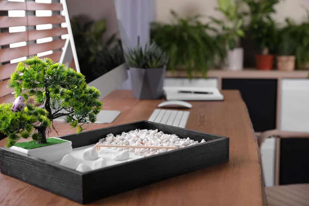 administrera sin tid med ett organiserat skrivbord