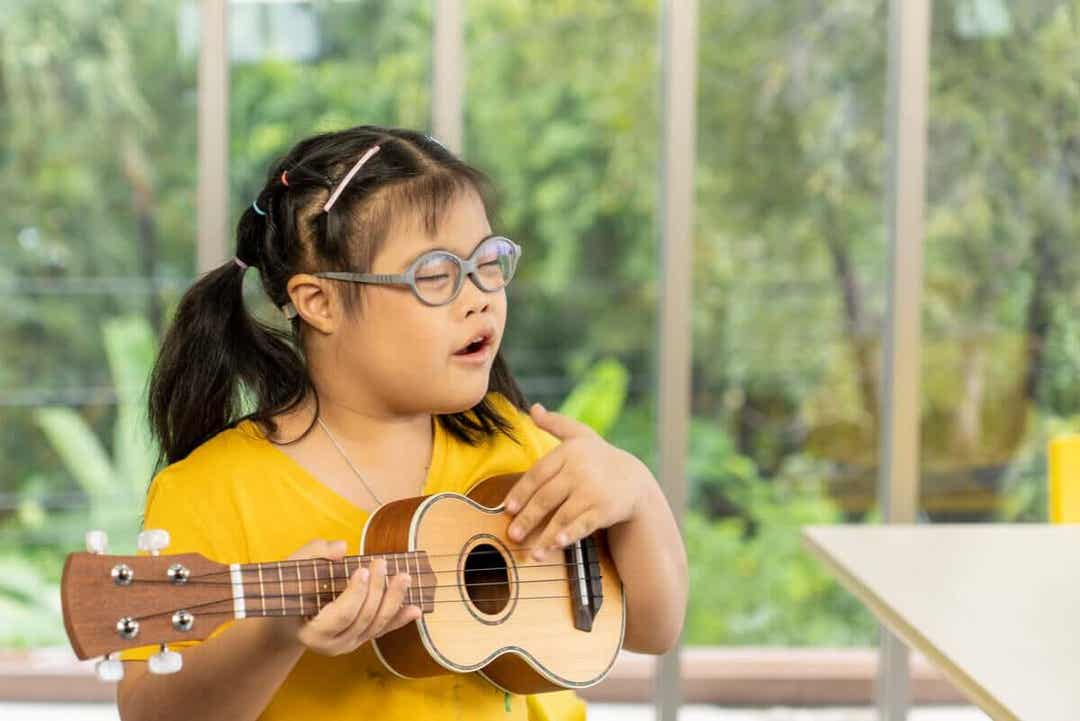 intellektuella funktionsnedsättningar: flicka spelar på instrument