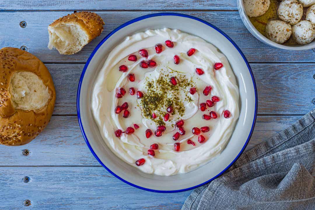 Labneh eller yoghurtost med granatäpple