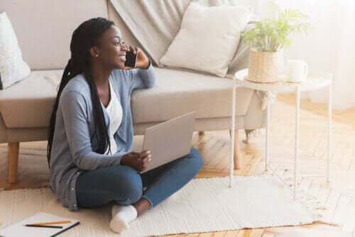 För- och nackdelar med att sitta på golvet