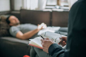 Vad innebär egentligen psykoanalytisk terapi?